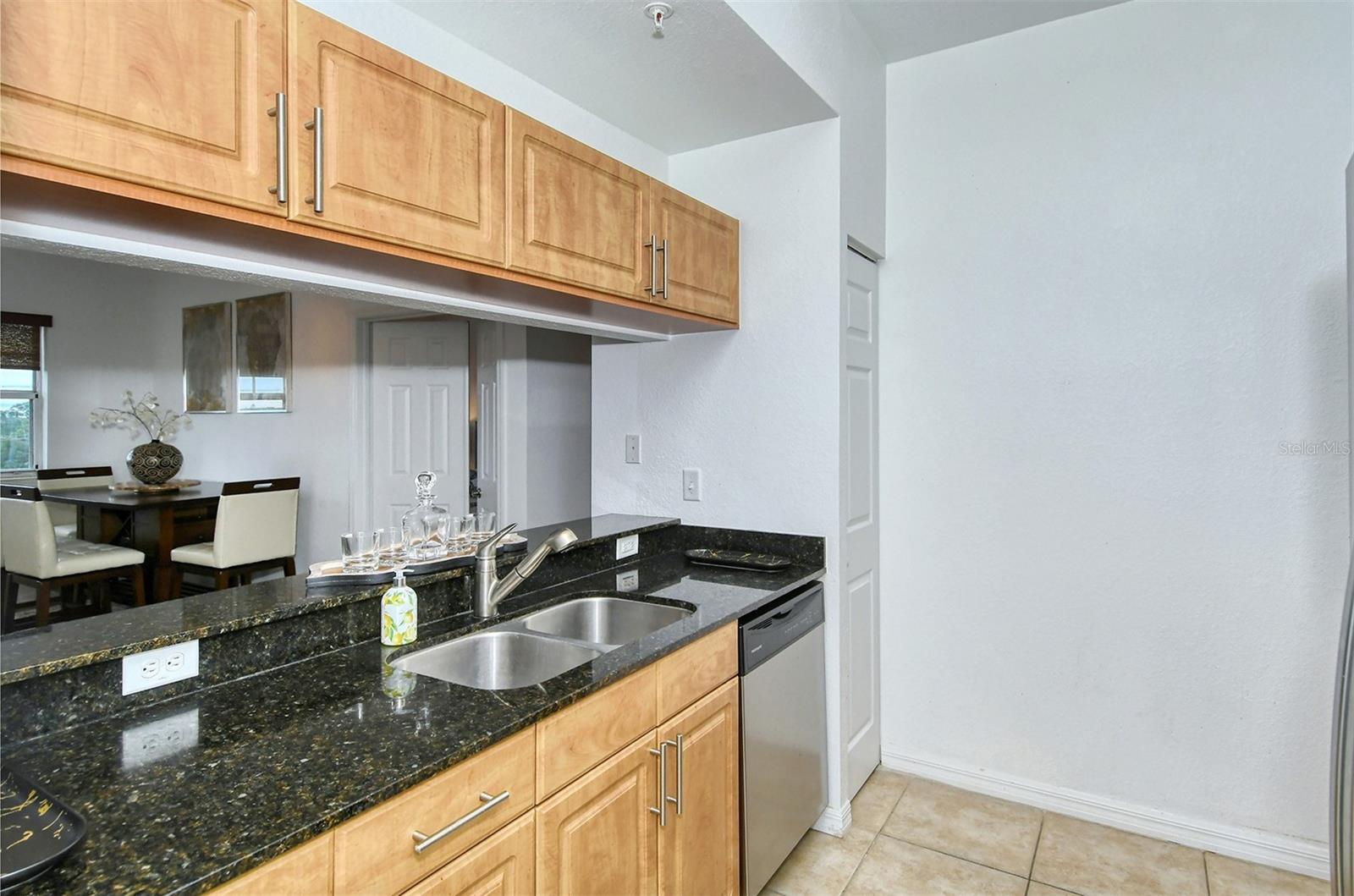 BROADWAY PROMENADE - Residential Lease