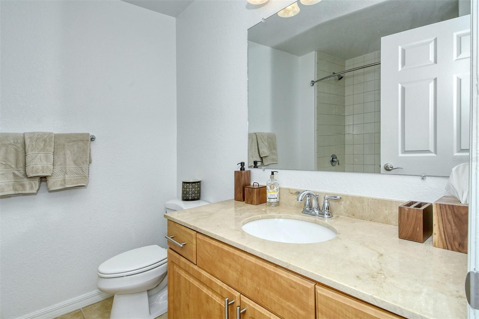 BROADWAY PROMENADE - Residential Lease