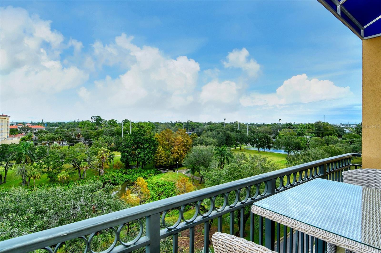 BROADWAY PROMENADE - Residential Lease