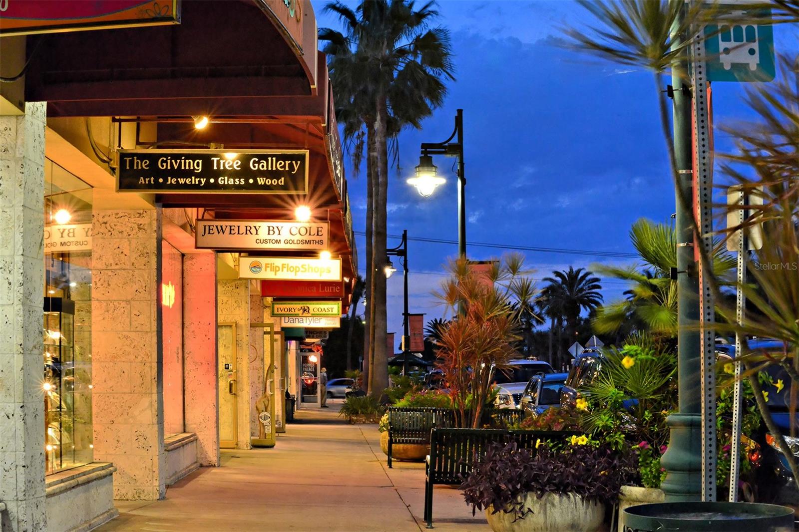 BROADWAY PROMENADE - Residential Lease