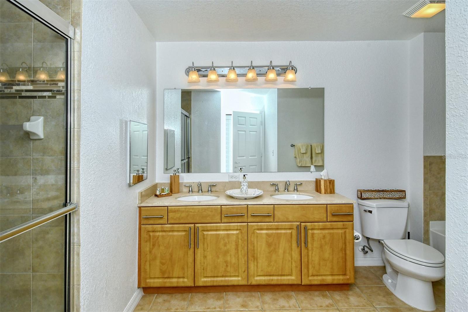 BROADWAY PROMENADE - Residential Lease