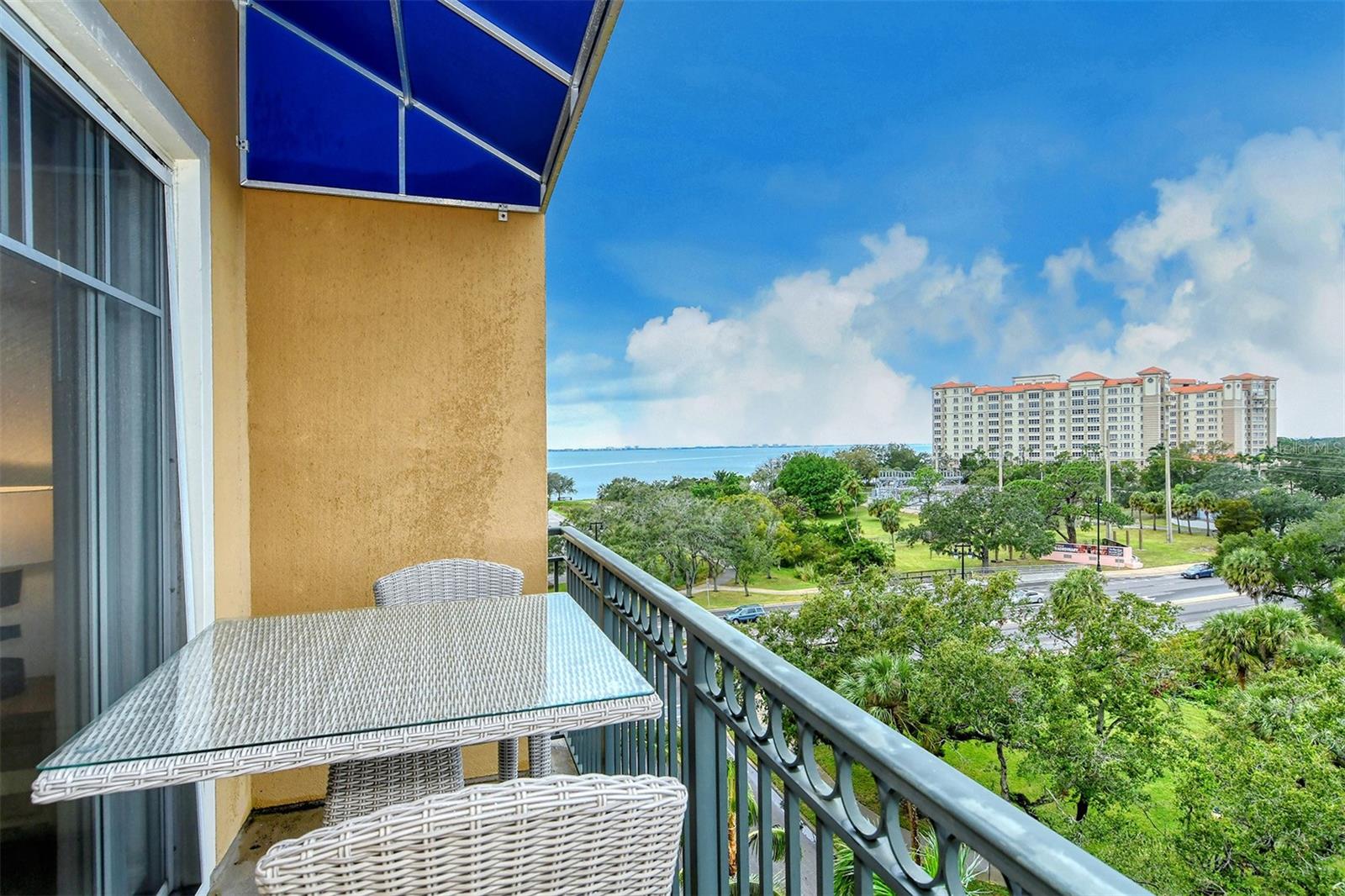 BROADWAY PROMENADE - Residential Lease