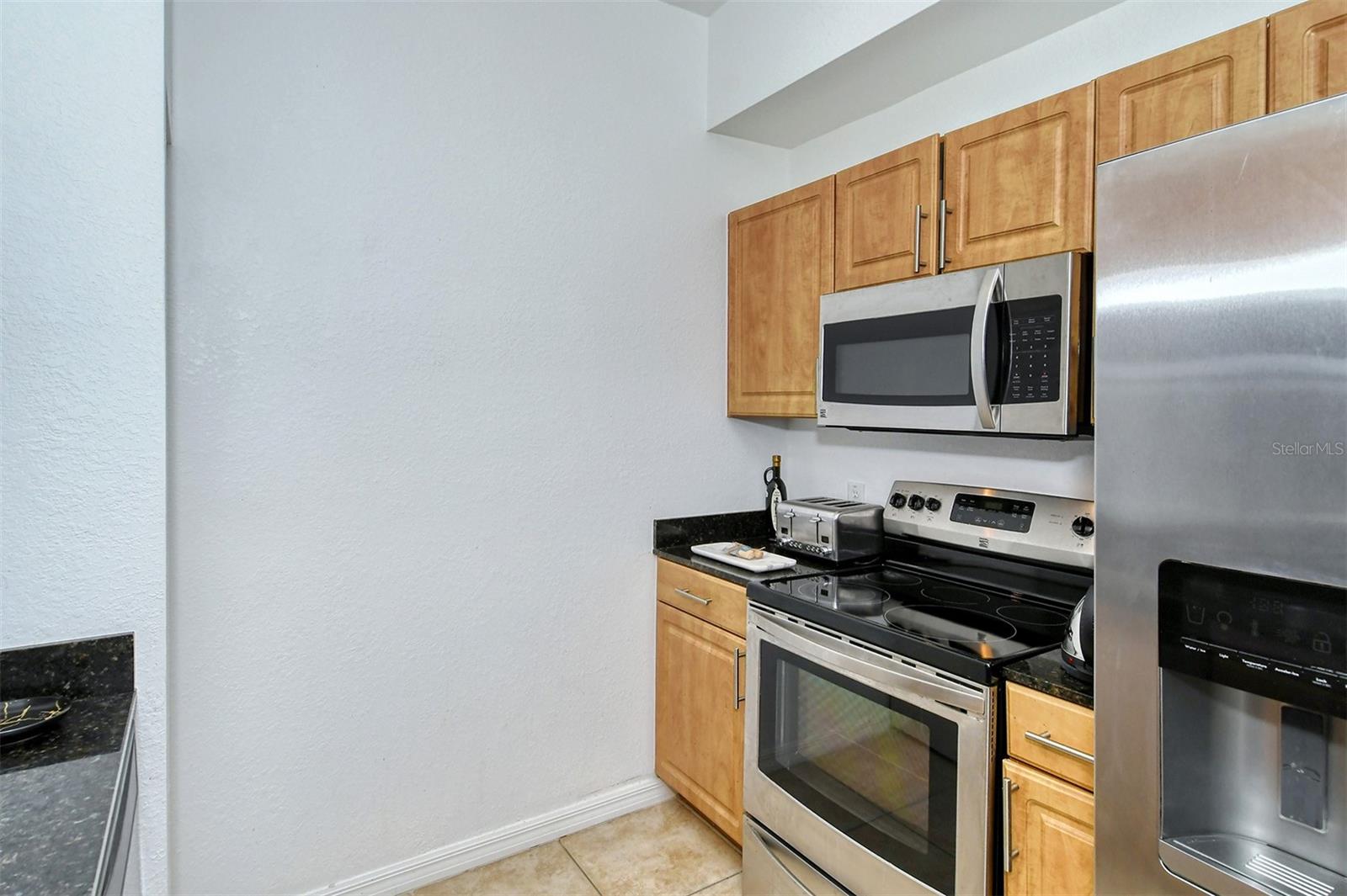 BROADWAY PROMENADE - Residential Lease