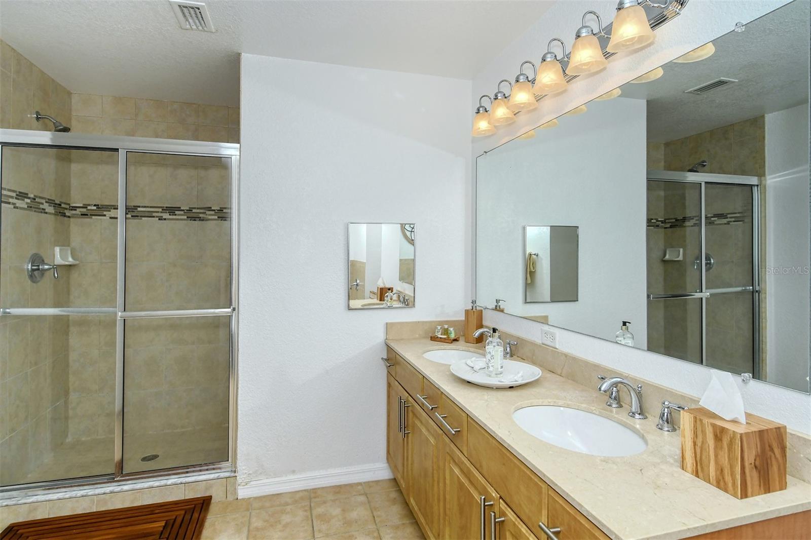 BROADWAY PROMENADE - Residential Lease