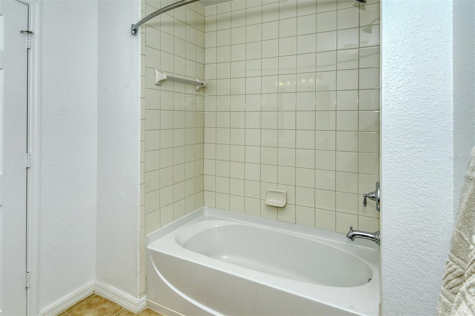 BROADWAY PROMENADE - Residential Lease