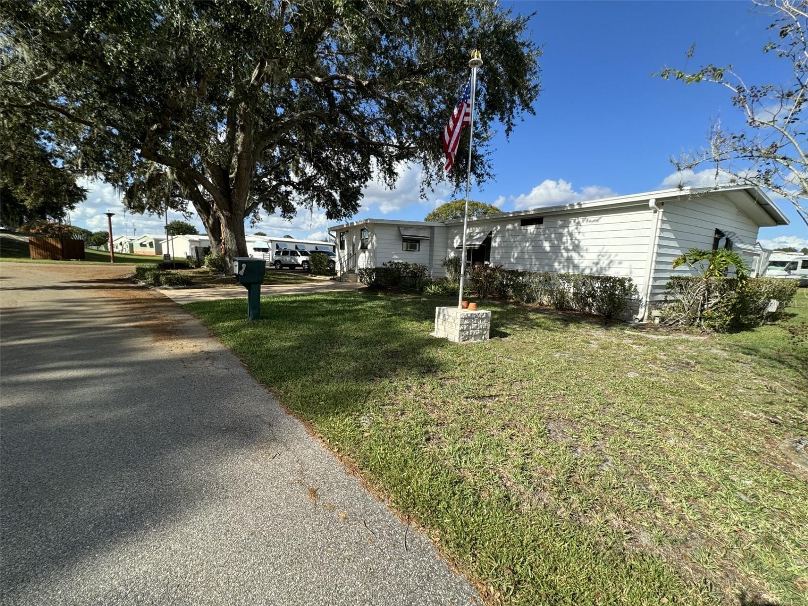WALK IN THE WATER VILLAGE UNIT 01 - Residential