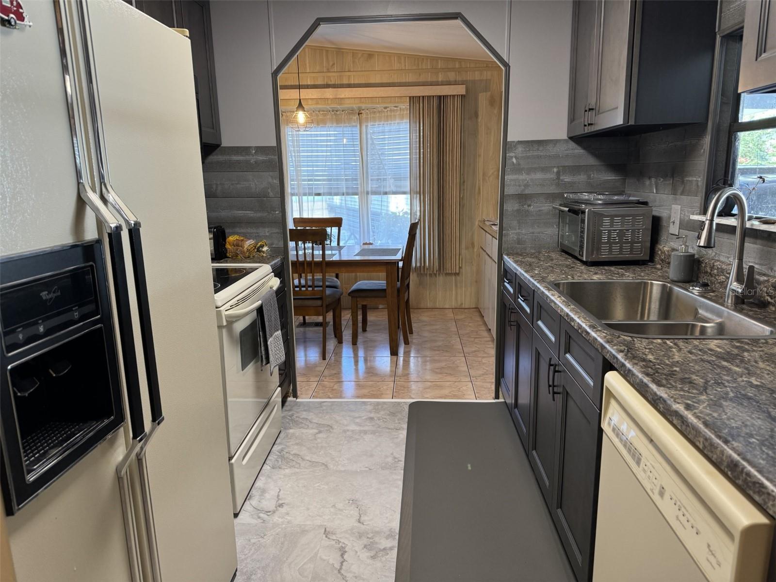 WALK IN THE WATER VILLAGE UNIT 01 - Residential