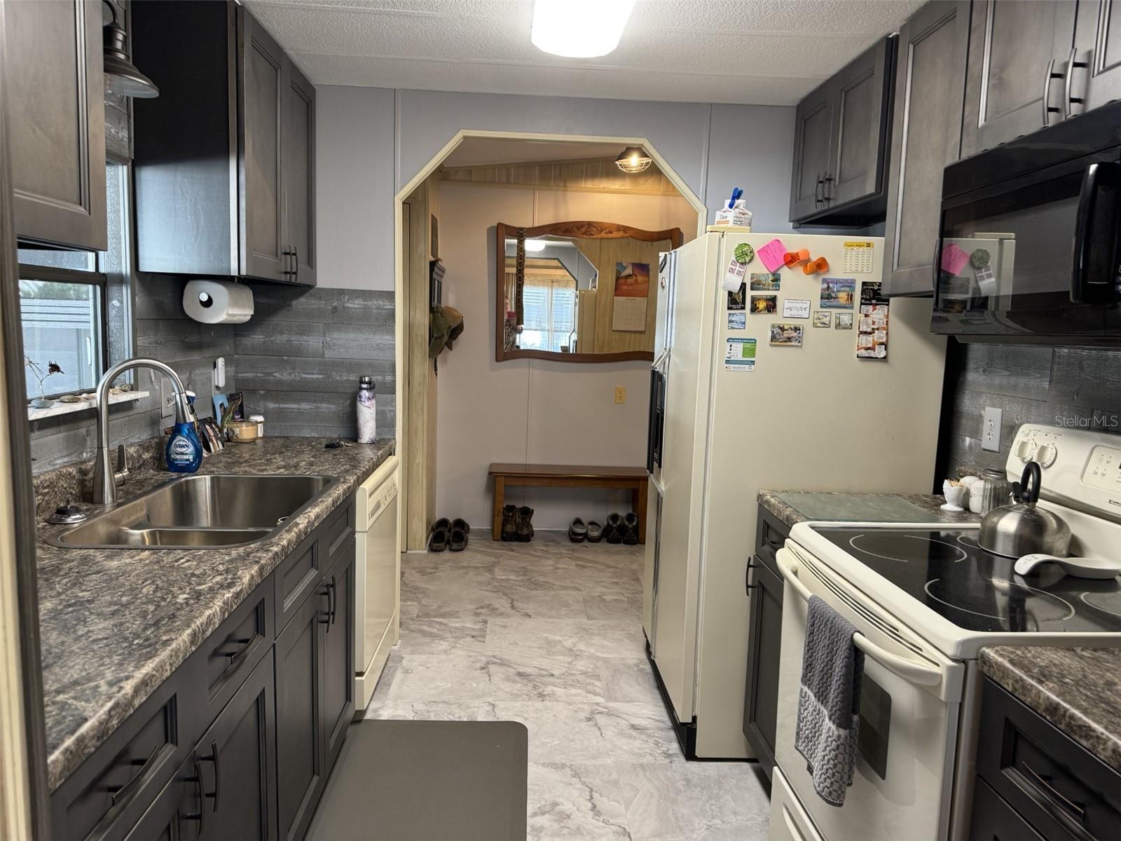 WALK IN THE WATER VILLAGE UNIT 01 - Residential