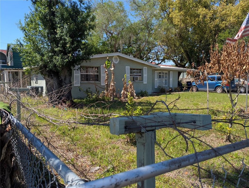 Photo of 8740 N Tangerine Place, Tampa, FL 33617 (MLS # TB8491304)