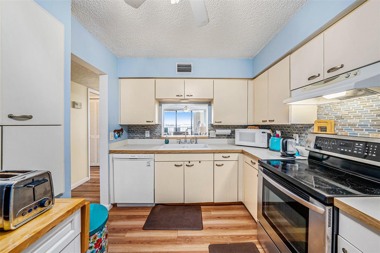 MARINA TOWER A CONDO - Residential