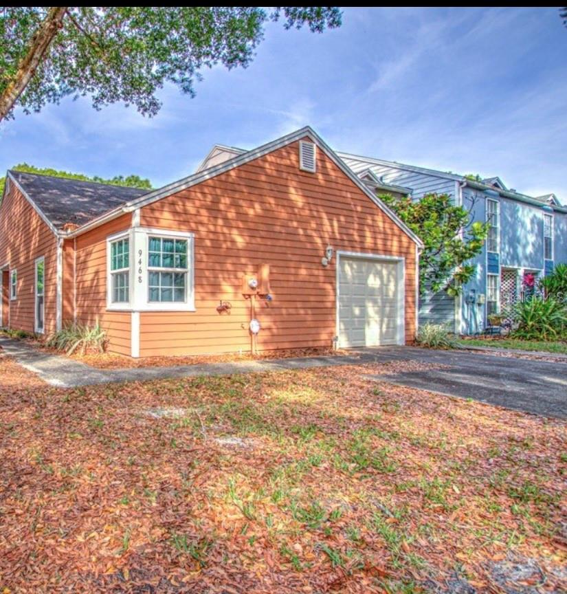 9468 FOREST HILLS CIRCLE