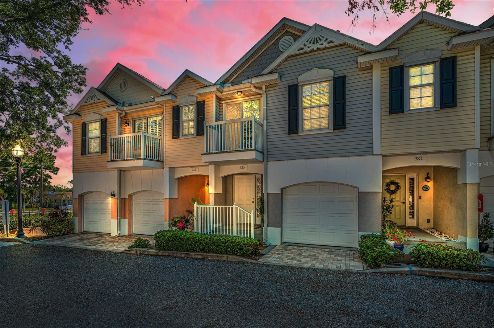 985 WELLINGTON COURT