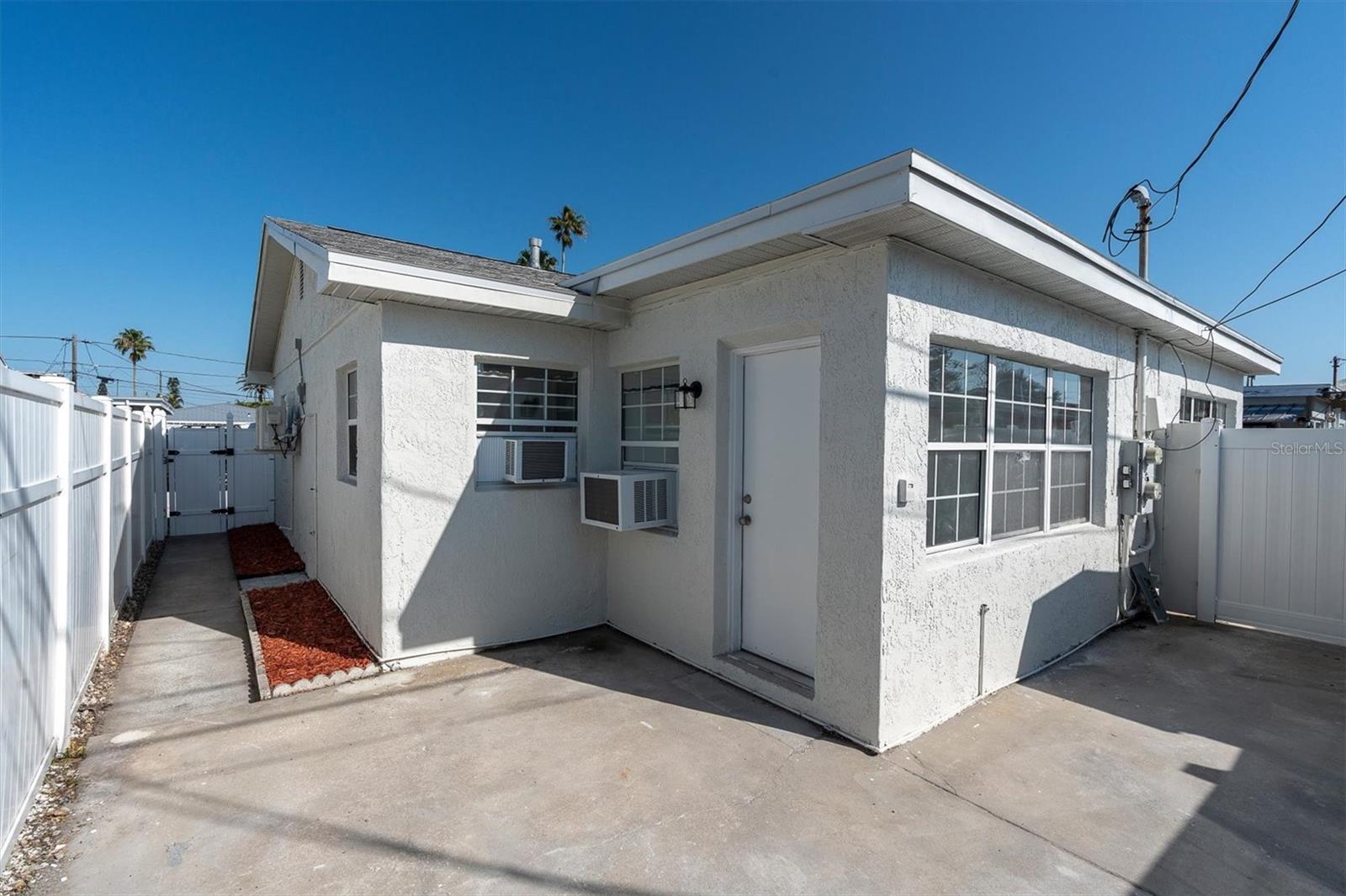 SUNNY SHORES - Residential