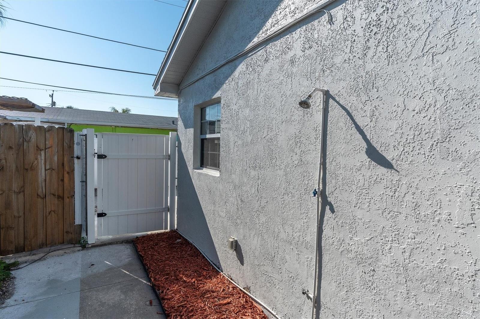 SUNNY SHORES - Residential