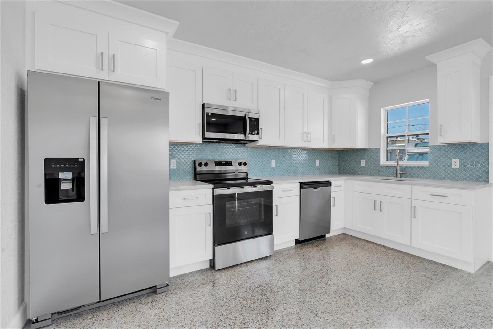 SUNNY SHORES - Residential