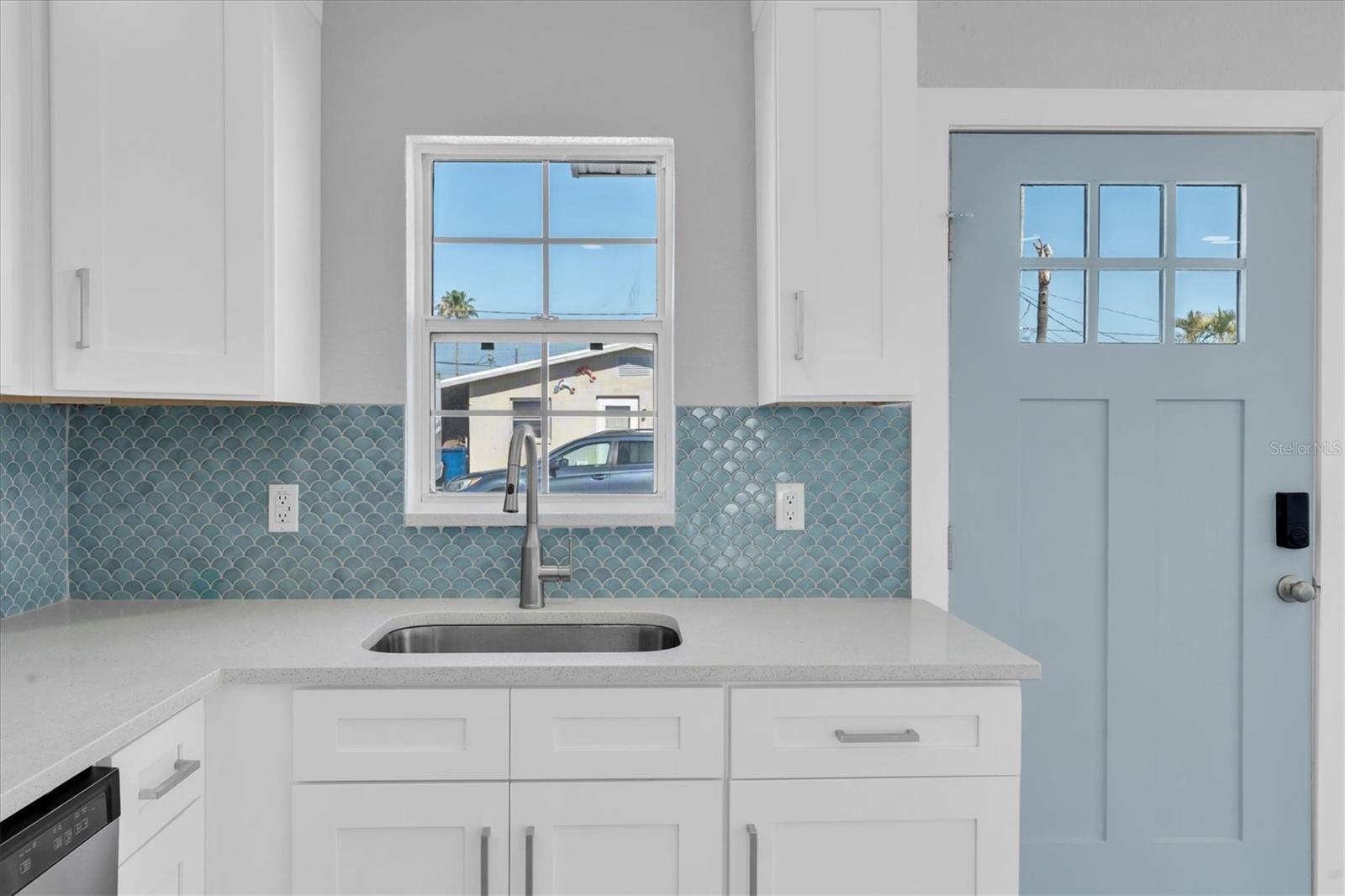 SUNNY SHORES - Residential