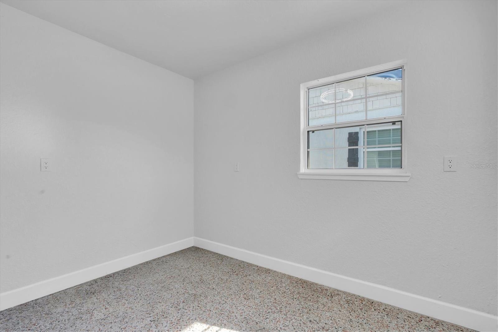 SUNNY SHORES - Residential