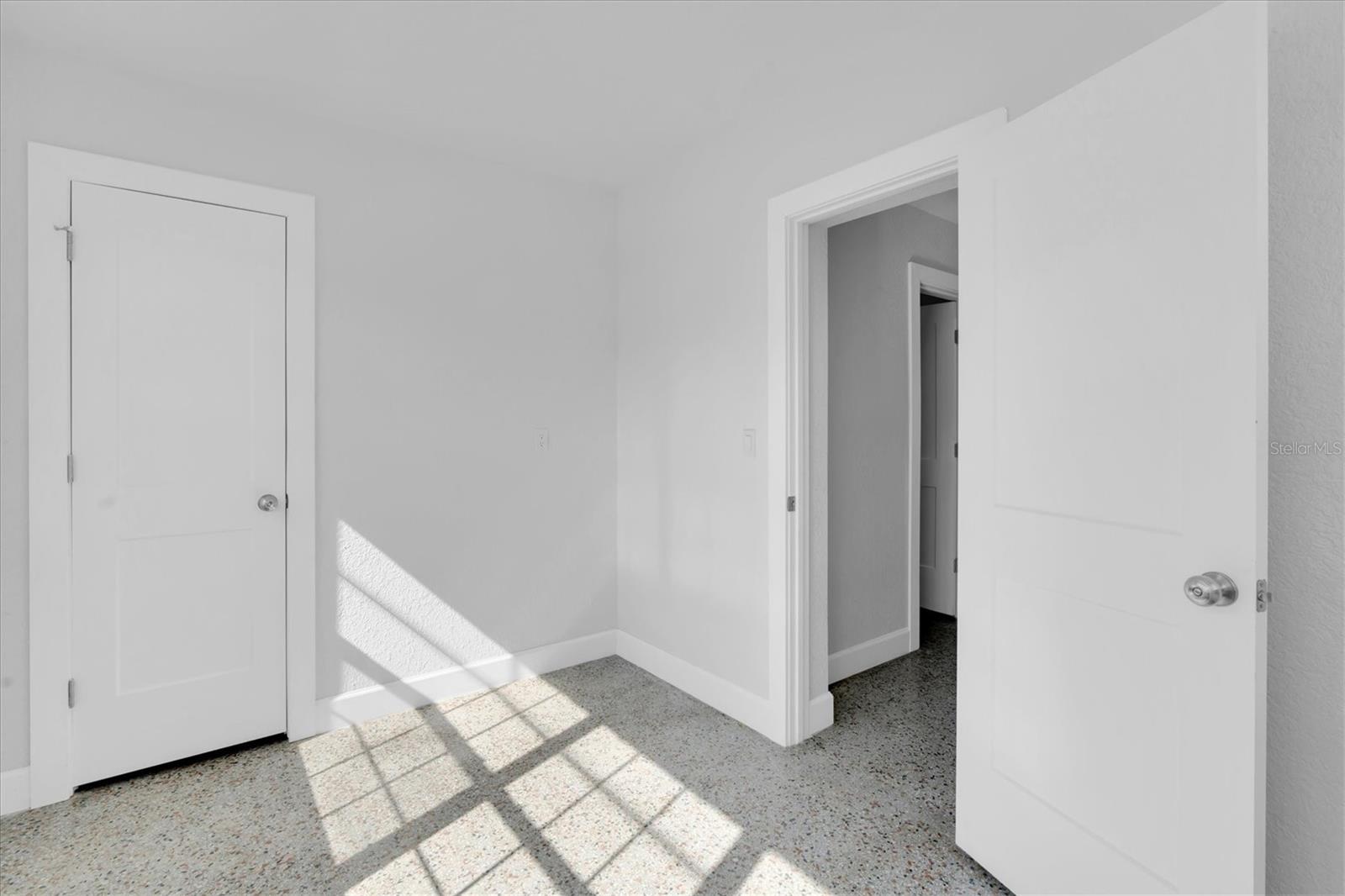 SUNNY SHORES - Residential