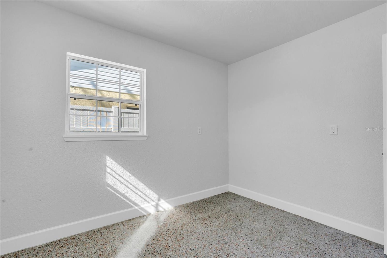 SUNNY SHORES - Residential