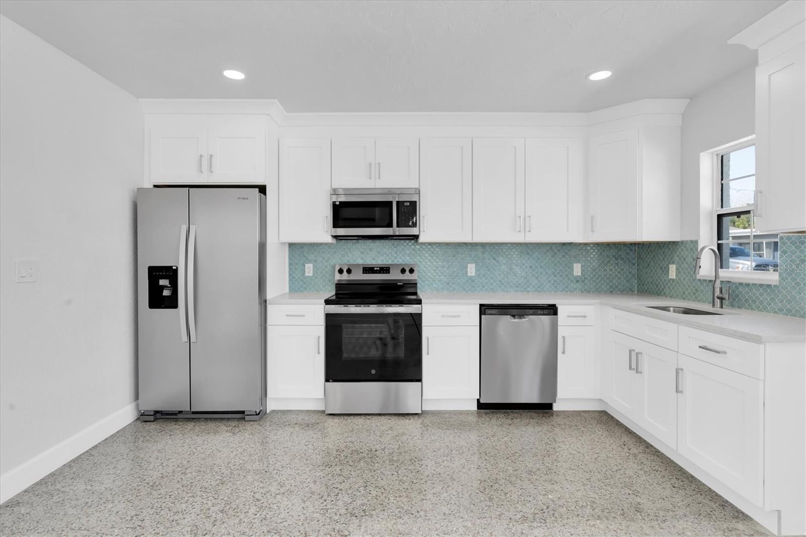 SUNNY SHORES - Residential