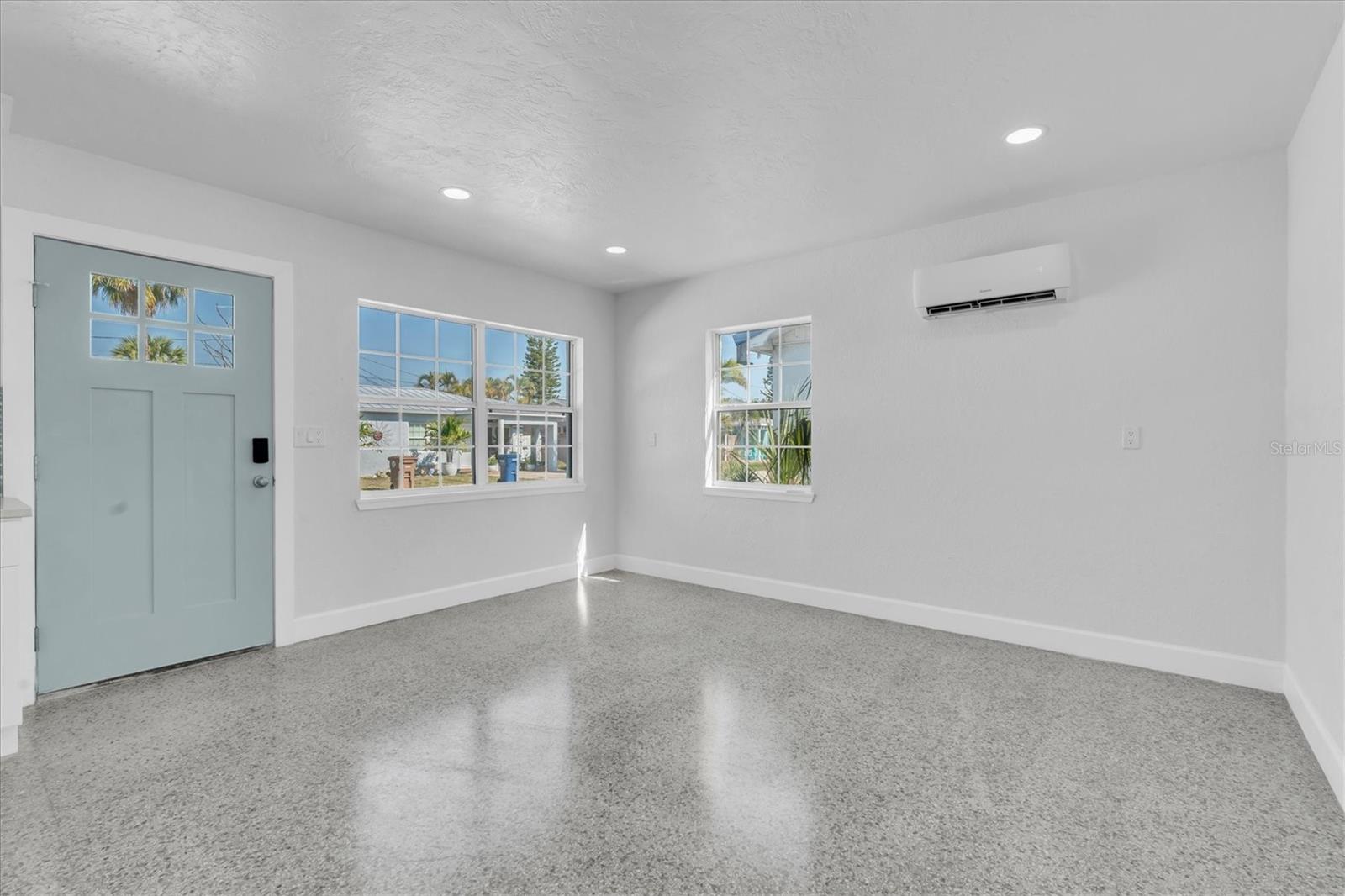 SUNNY SHORES - Residential