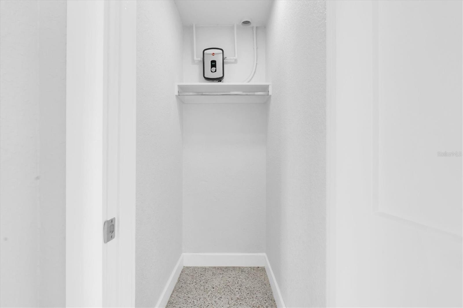 SUNNY SHORES - Residential