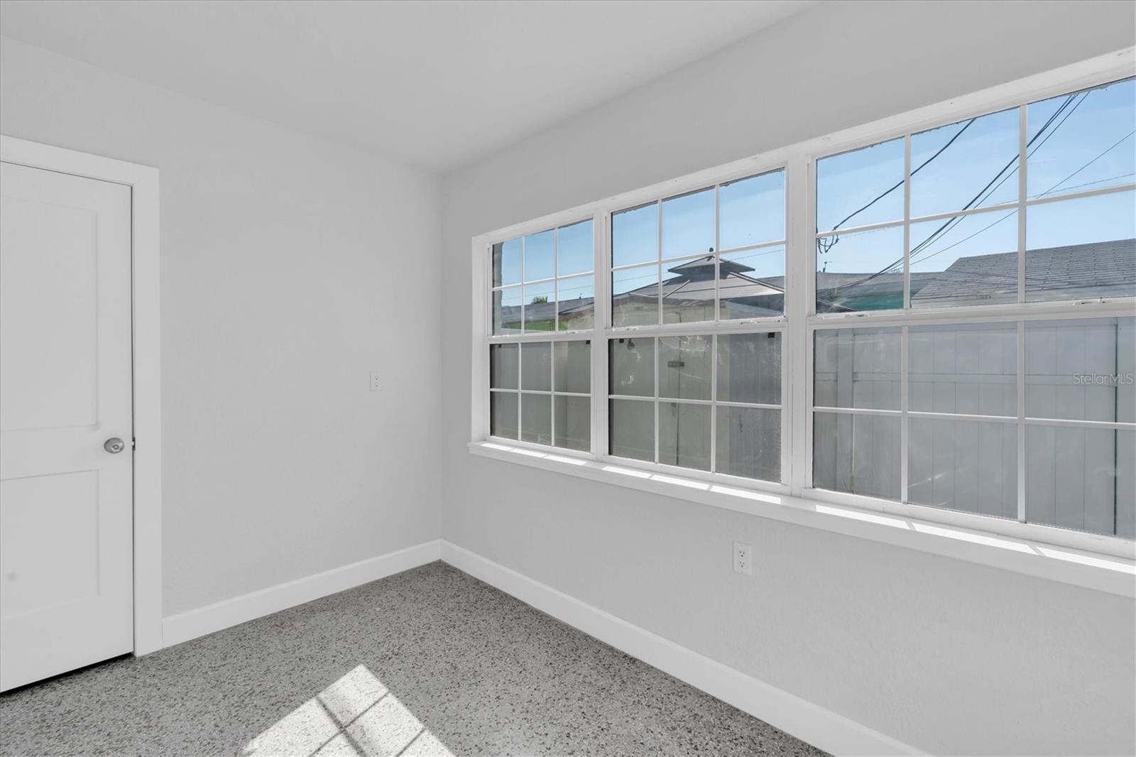 SUNNY SHORES - Residential