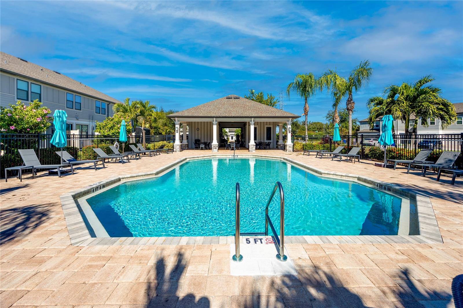 TOWNS AT BELLEAIR GROVE - Residential