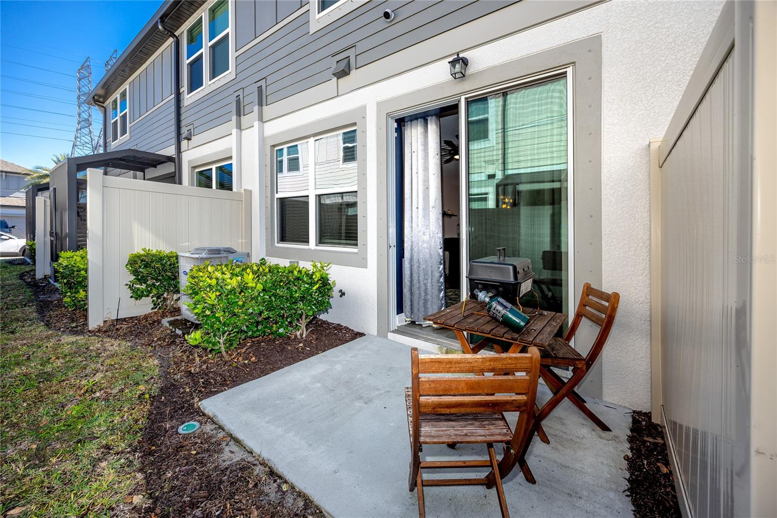 TOWNS AT BELLEAIR GROVE - Residential