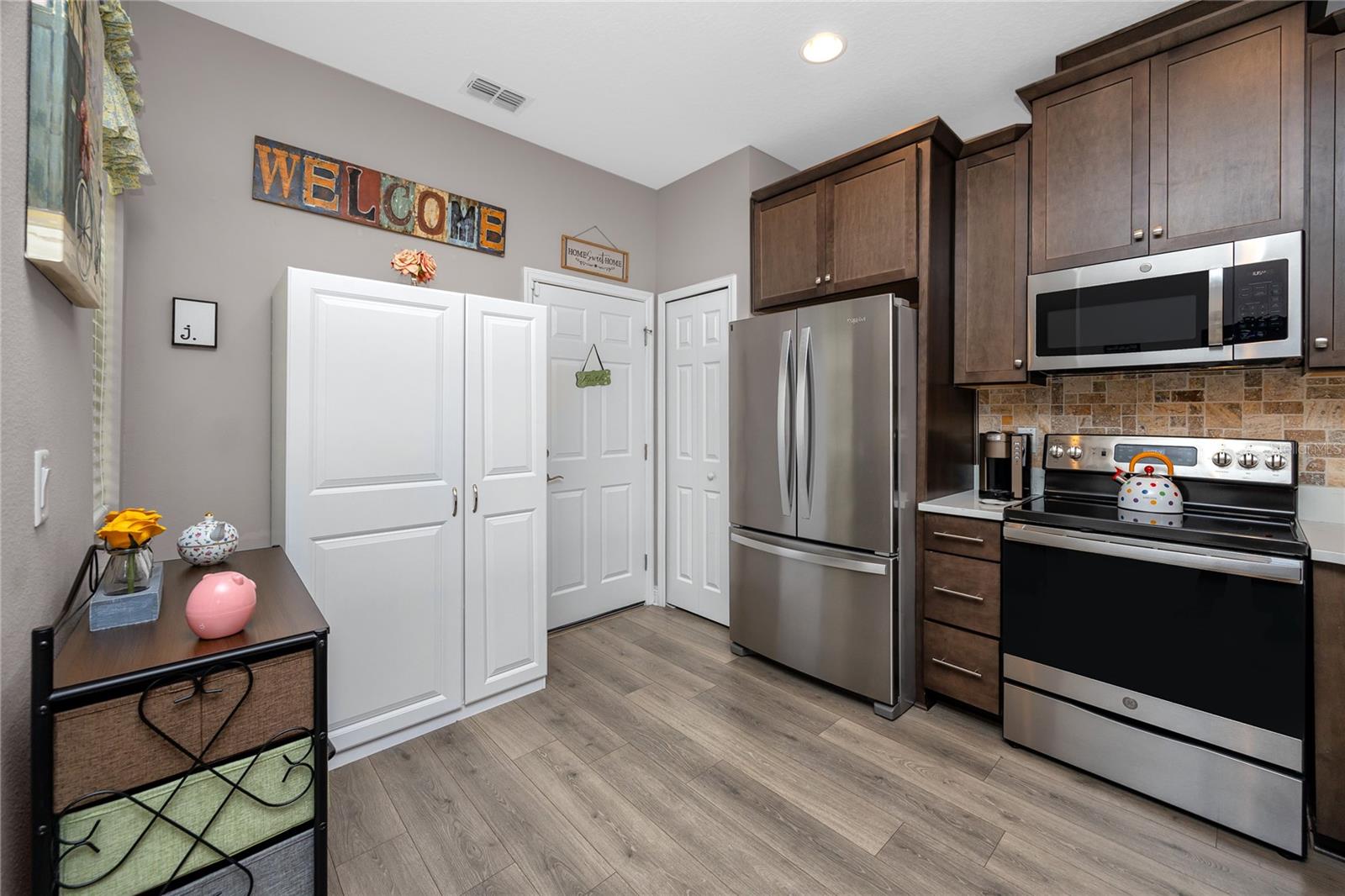 TOWNS AT BELLEAIR GROVE - Residential