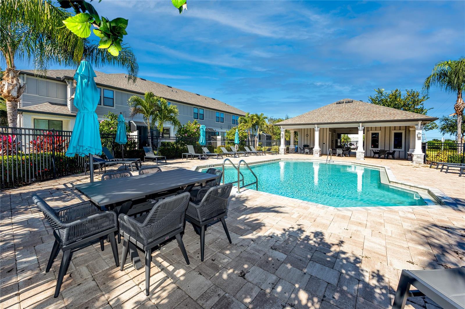 TOWNS AT BELLEAIR GROVE - Residential