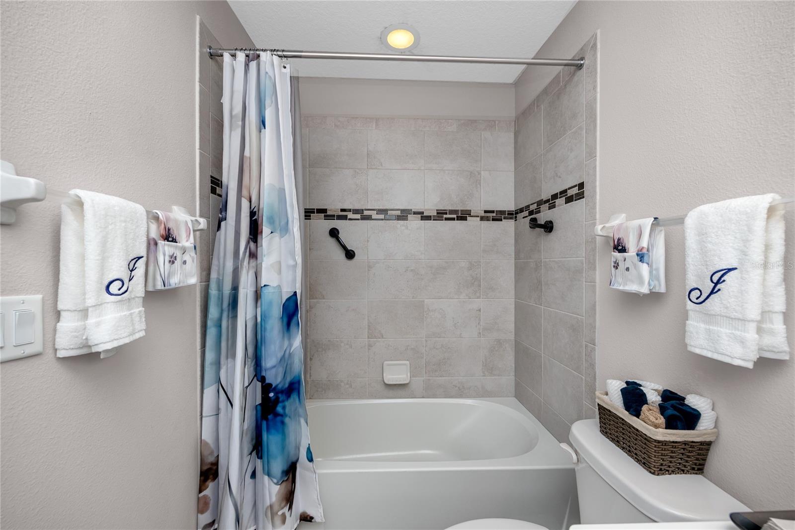 TOWNS AT BELLEAIR GROVE - Residential