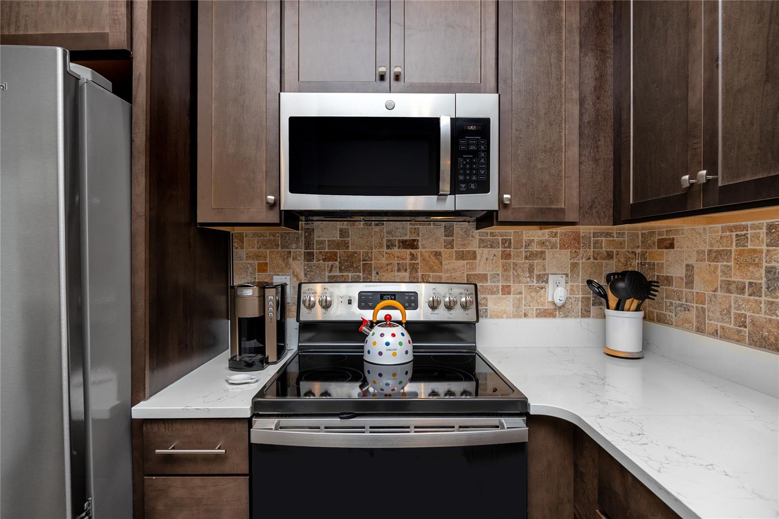 TOWNS AT BELLEAIR GROVE - Residential