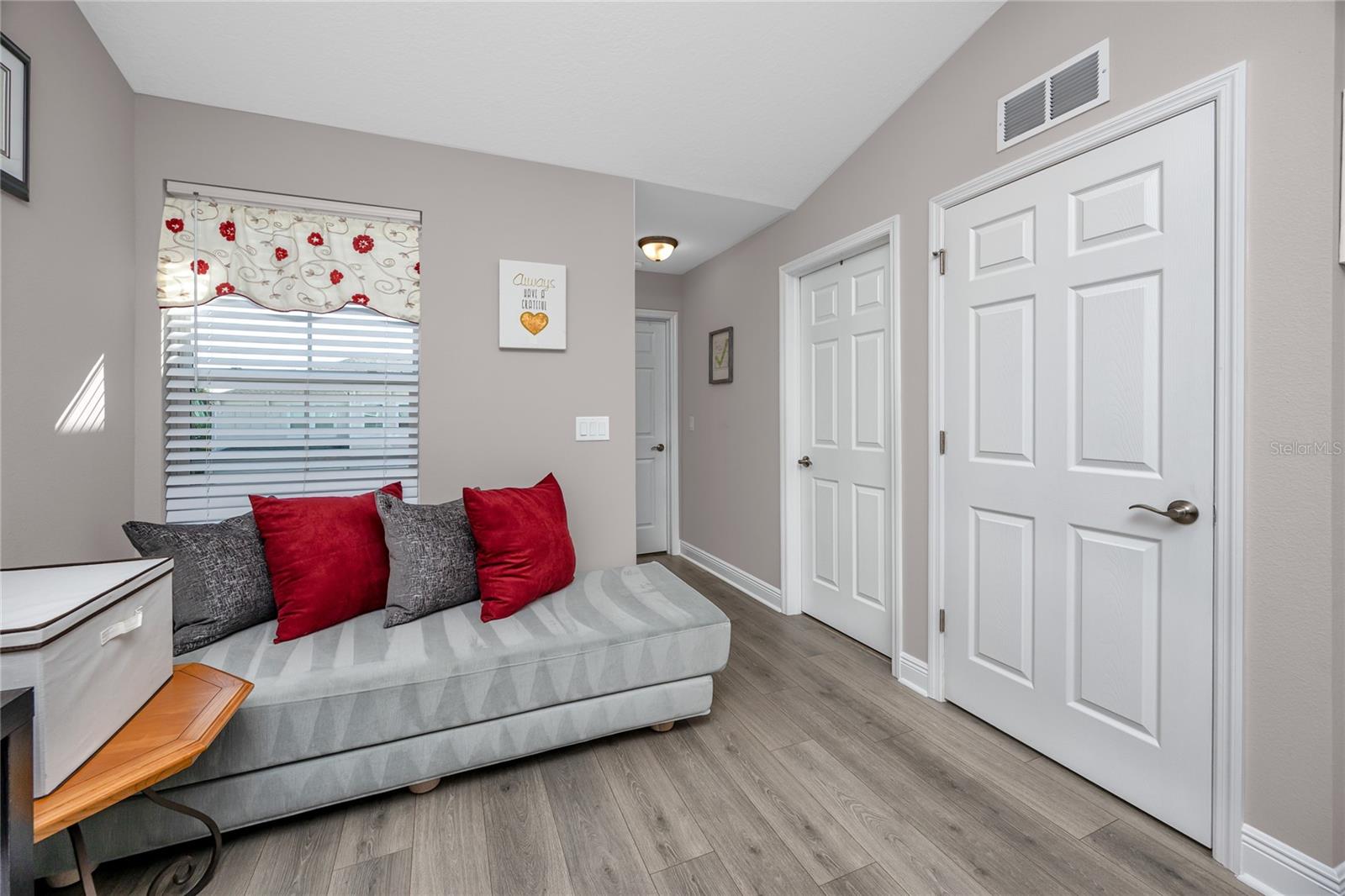 TOWNS AT BELLEAIR GROVE - Residential