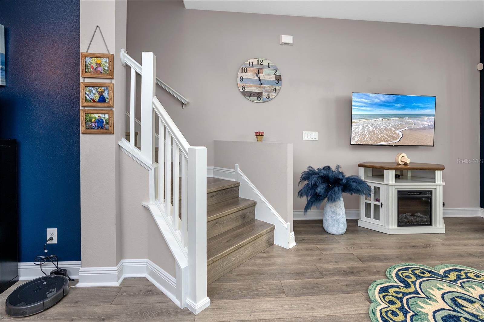 TOWNS AT BELLEAIR GROVE - Residential