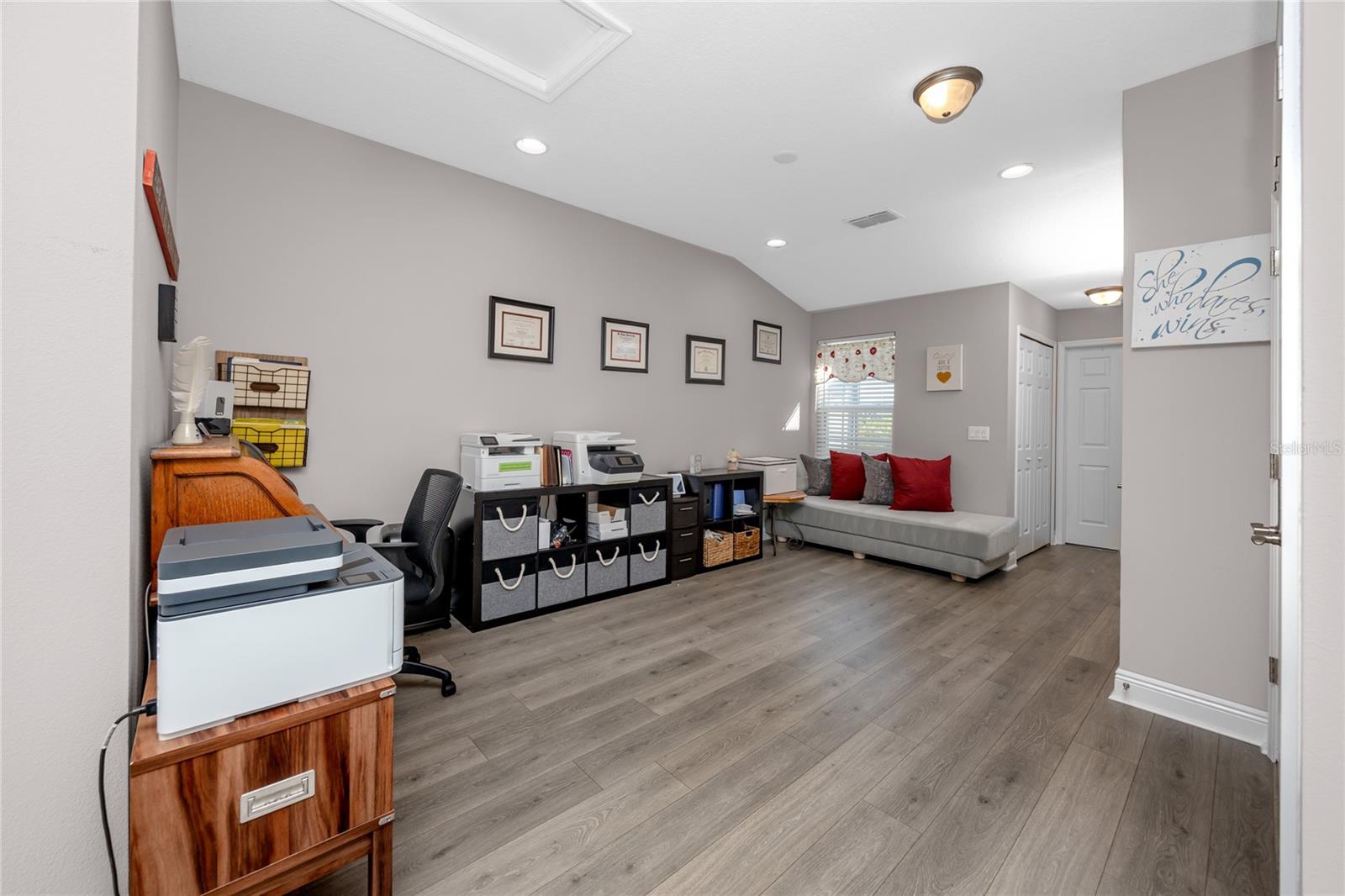 TOWNS AT BELLEAIR GROVE - Residential