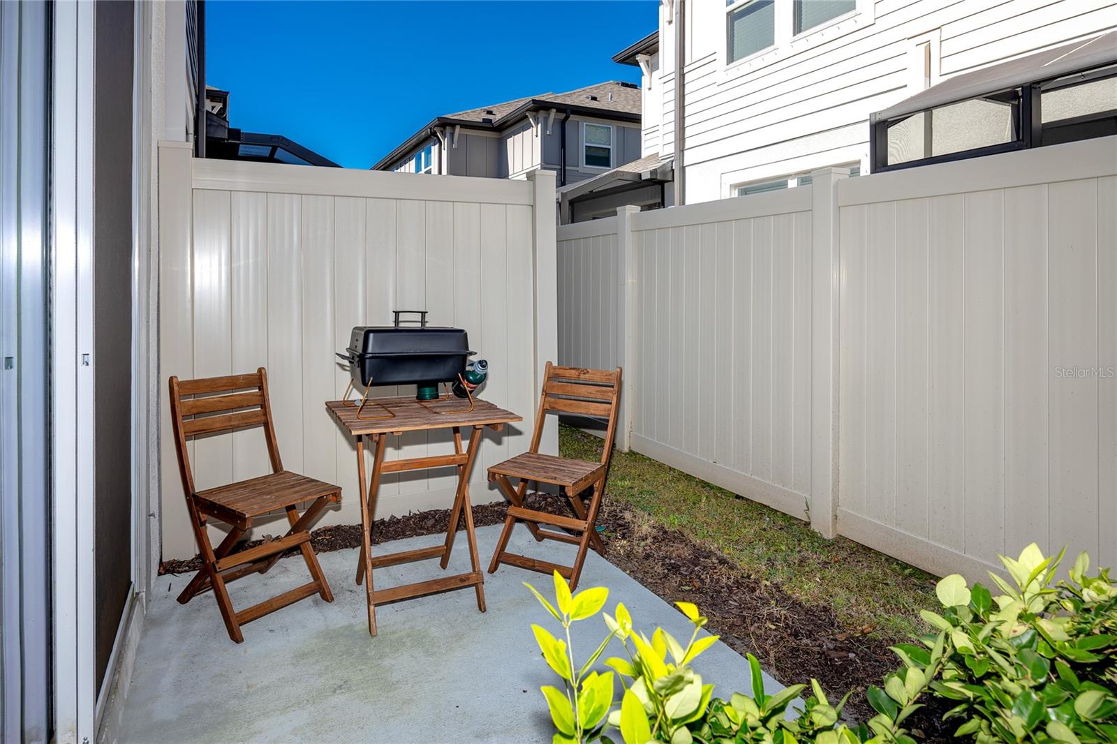 TOWNS AT BELLEAIR GROVE - Residential