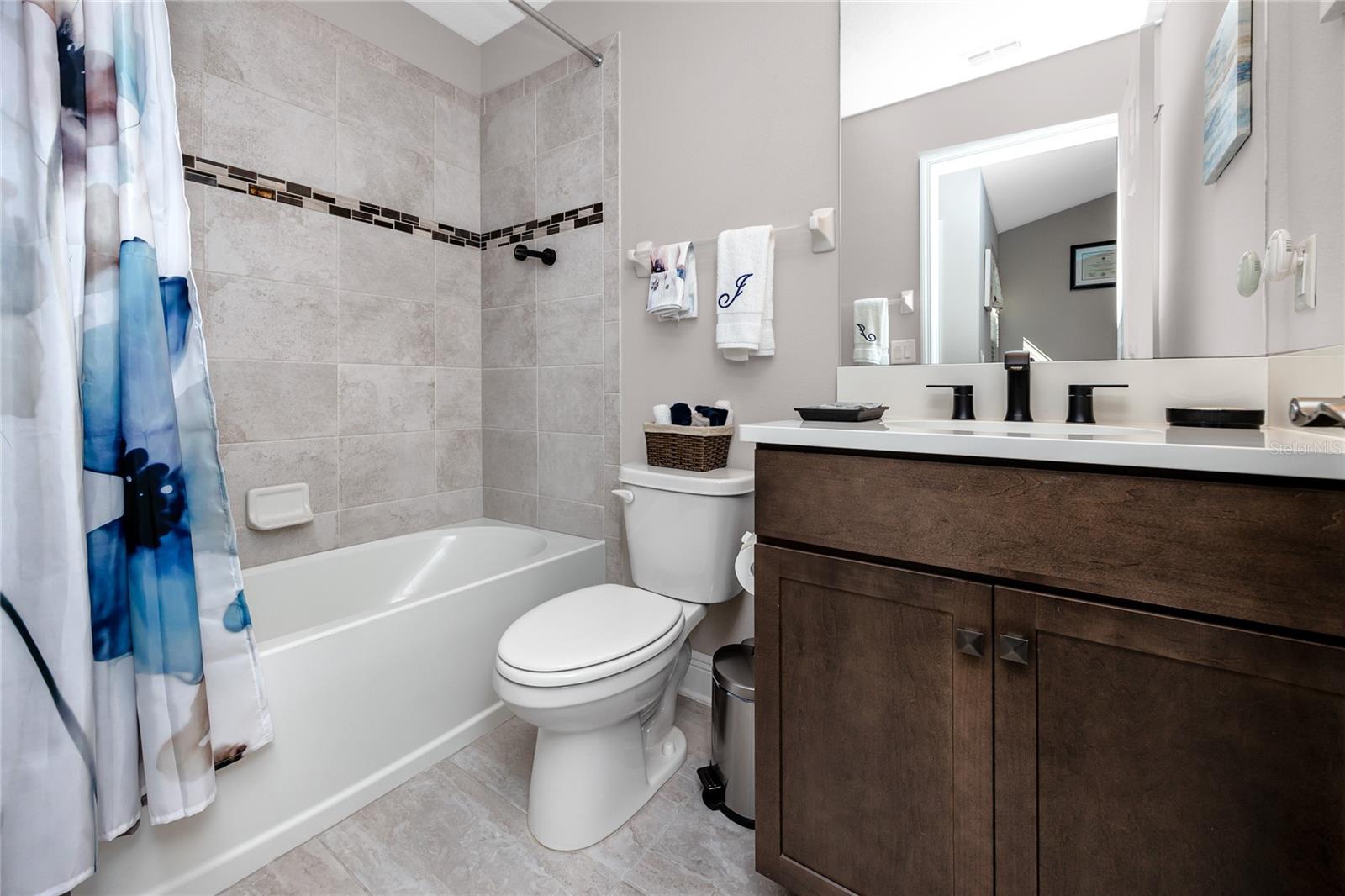 TOWNS AT BELLEAIR GROVE - Residential