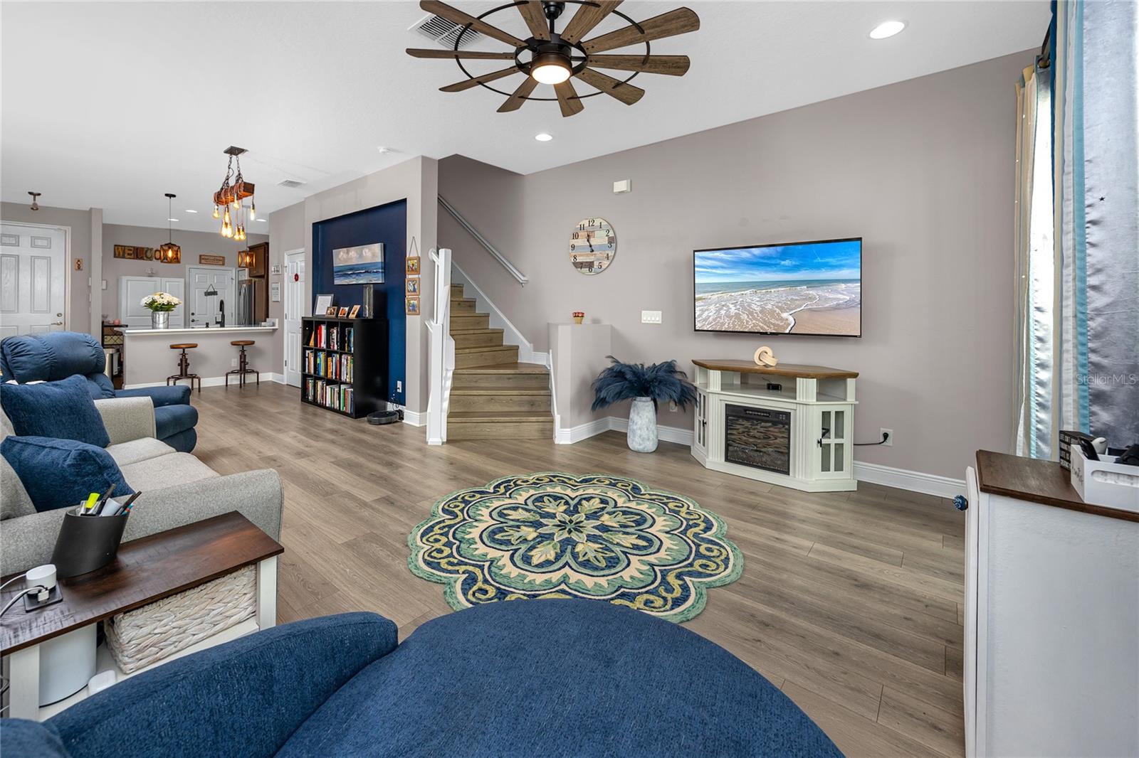 TOWNS AT BELLEAIR GROVE - Residential