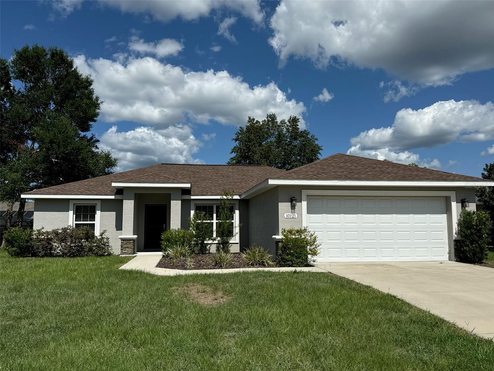 Diamond Ridge - Beautiful Construction Home - 3/2/2 **WON"T LAST*- Home features 3 bedroom 2 bath split plan. Beautiful kitchen with solid wood cabinets and soft close hinges and doors, stainless dishwasher and range, granite countertops, under-mount sink, and tile floors. Large Master suite features separate tub and shower, double vanities, walk-in closets trey ceilings and separate water closets. Guest bath has granite counter/upgraded cabinet w/ shower/tub combo. 2 car garage w/opener. Concrete block w/stucco construction. Convenient location to shopping, dining, Belleview SportsPlex, & parks.
All RPM Diversified residents are enrolled in the Resident Benefits Package (RBP) for $39.95/month which includes renters insurance, credit building to help boost your credit score with timely rent payments, $1M Identity Protection, HVAC air filter delivery (for applicable properties), move-in concierge service making utility connection and home service setup a breeze during your move-in, our best-in-class resident rewards program, and much more! More details upon application.
Non-Smoking Home. Renter's Insurance is required!
First and Security required to Move-In
Our property offers deposit-free leasing using Obligo billing authorization technology (for qualified renters).
Available with no security deposit with Obligo!
There are restrictions on pets, if pets are allowed, there will be additional fees required.
By applying to lease with Real Property Management Diversified you will have to create either a pet/animal profile or a no-pet profile using our firm’s third-party screening service. Click here https://rpmdiversified.petscreening to start.
Please Note: We do not advertise on Craigslist if you see this house advertised on Craigslist it is a scam.