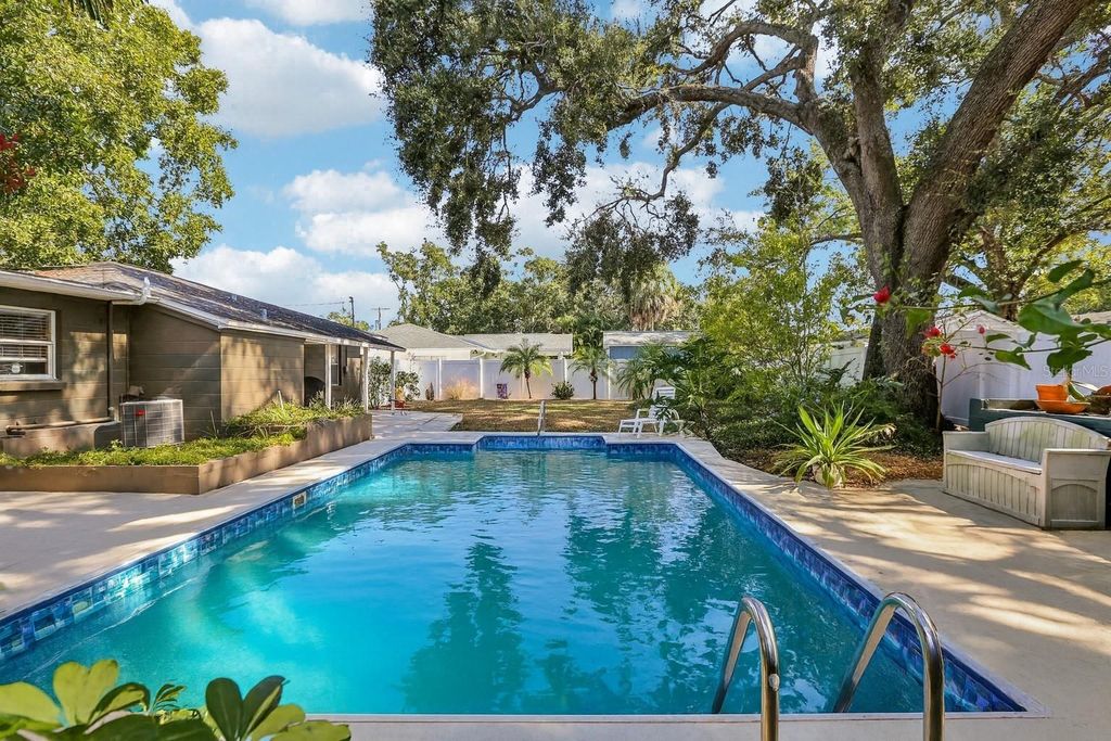 Photo of 3914 W San Miguel Street, Tampa, FL 33629 (MLS # TB8448986)