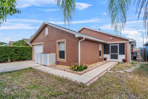 Photo of 511 Marcia Loop, Winter Haven, FL 33884 (MLS # L4957392)