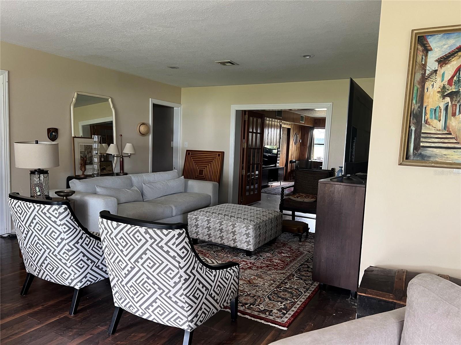 SILVER LAKE ESTATES - Residential