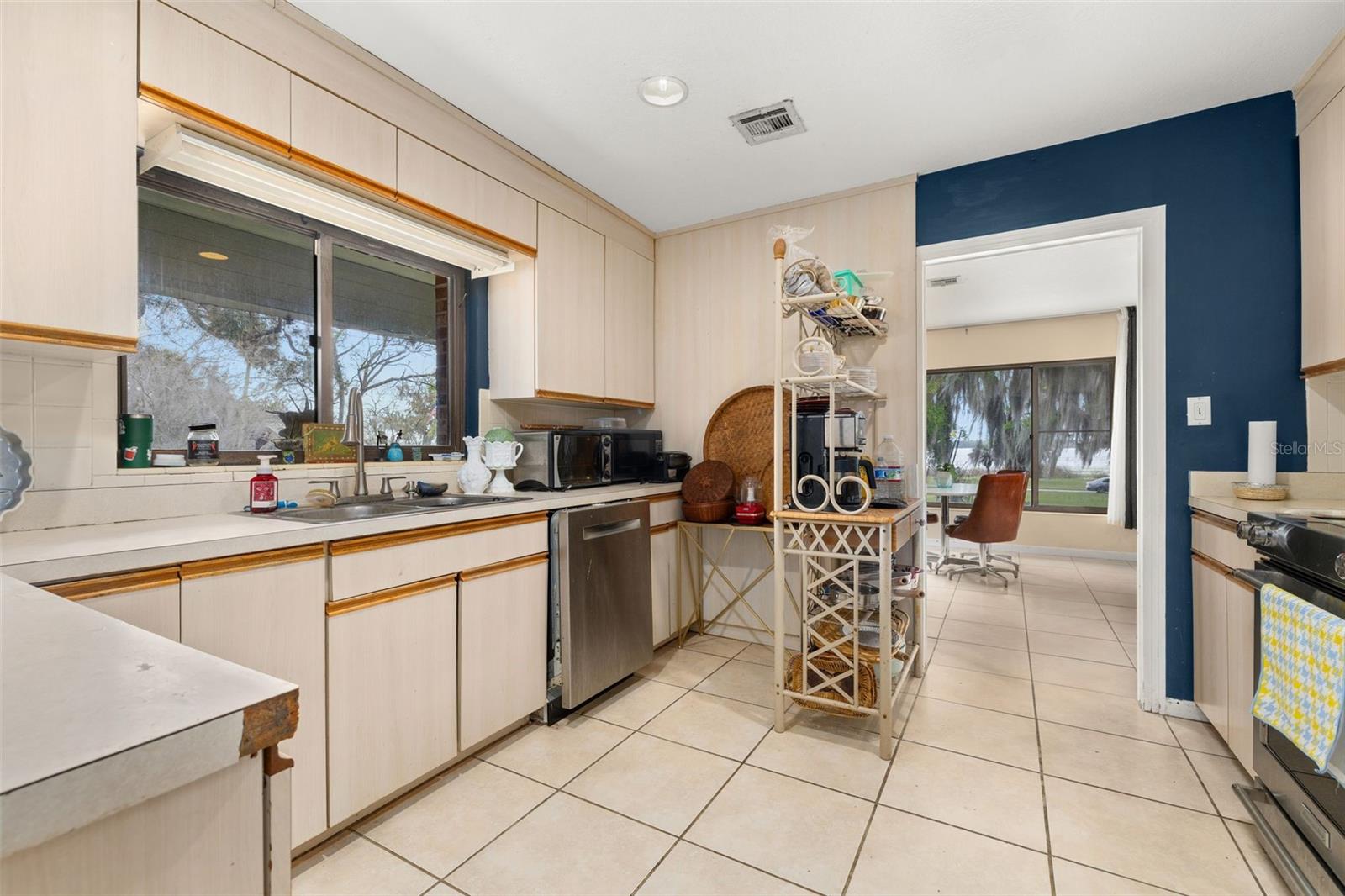 SILVER LAKE ESTATES - Residential