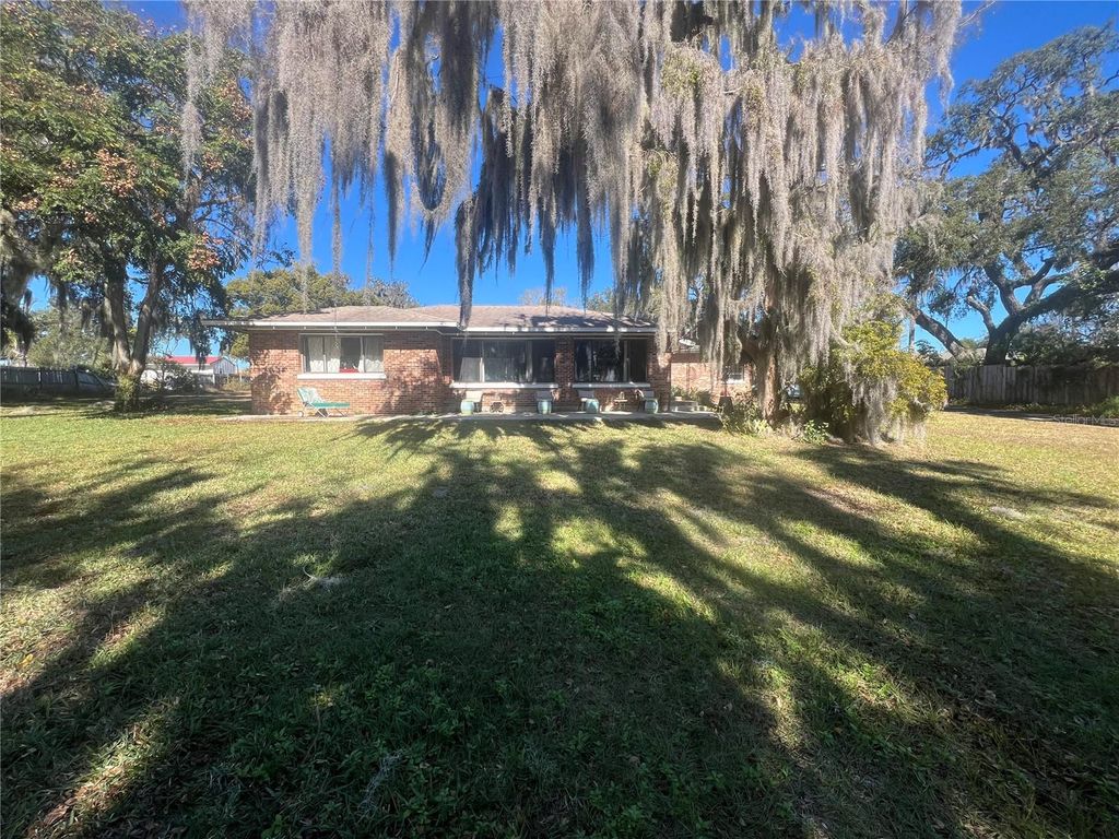 Photo of 9279 Silver Lake Drive, Leesburg, FL 34788 (MLS # S5142192)