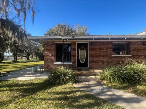 Photo of 9279 Silver Lake Drive, Leesburg, FL 34788 (MLS # S5142192)