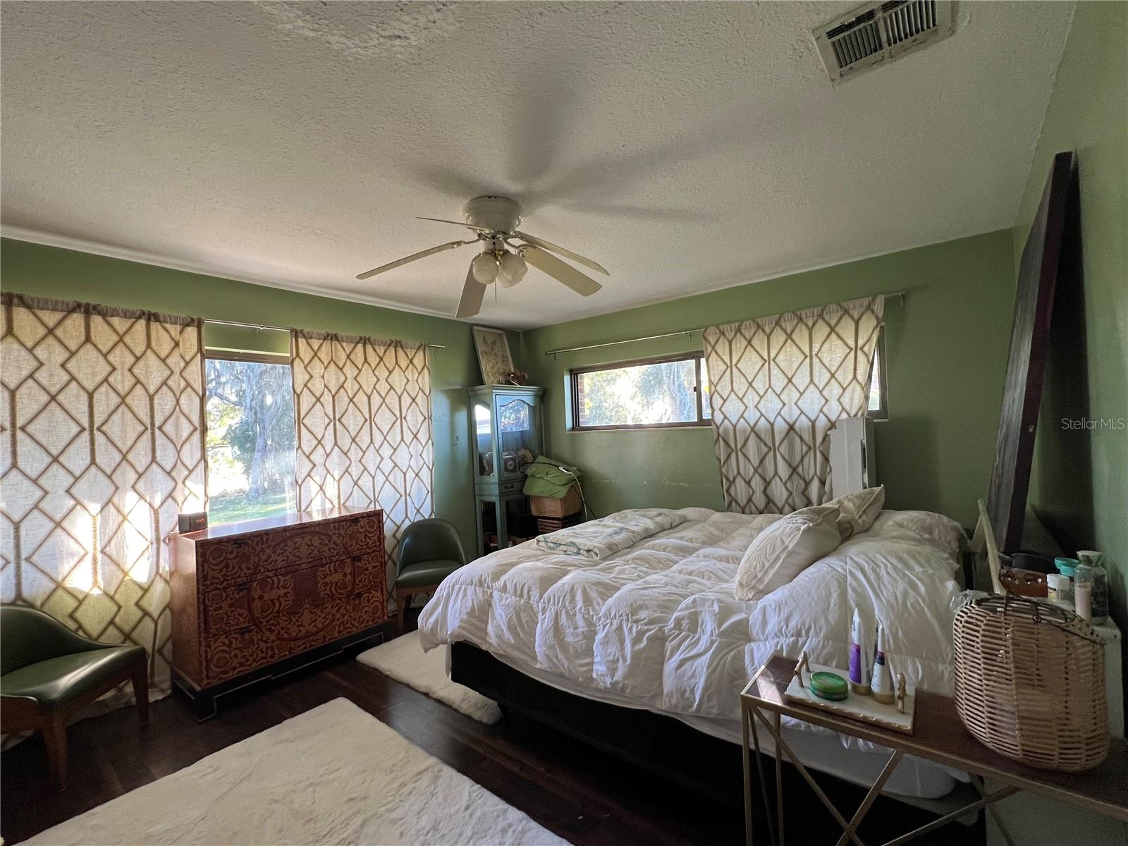 SILVER LAKE ESTATES - Residential