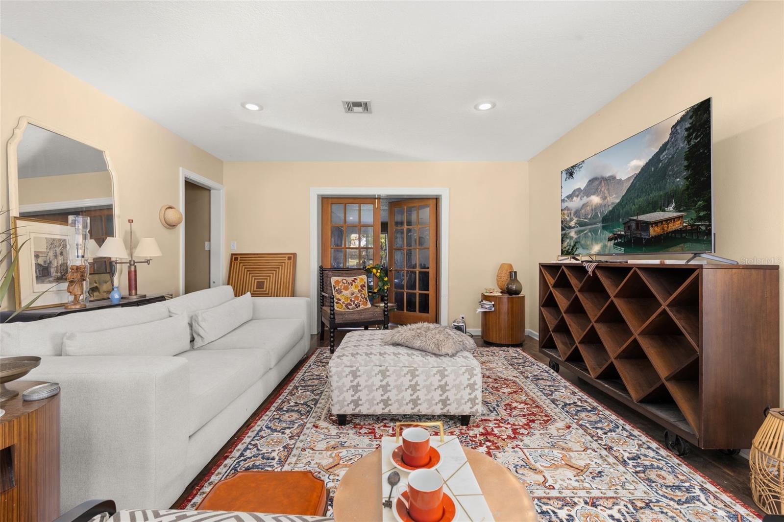 SILVER LAKE ESTATES - Residential