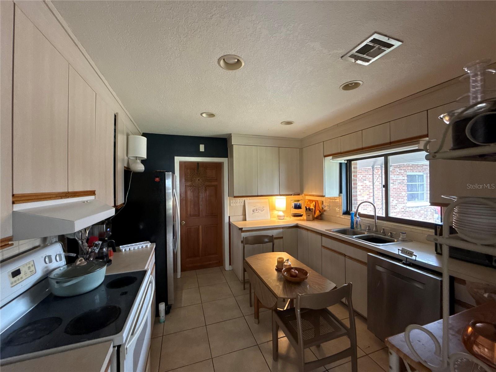 SILVER LAKE ESTATES - Residential