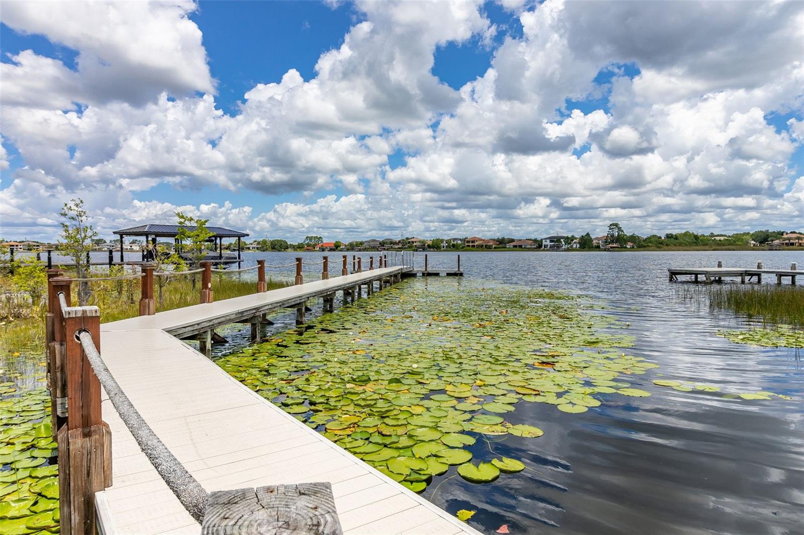 KEENES POINTE - Residential